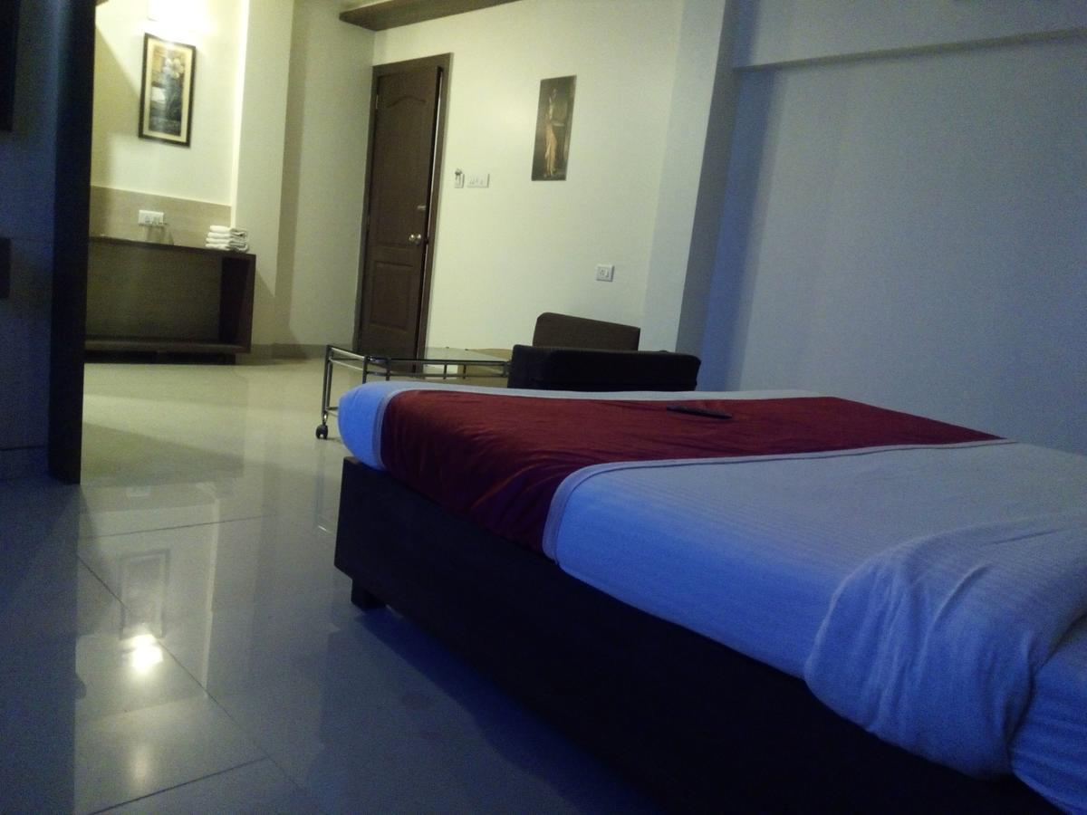 פאנבל Hotel Veer Residency מראה חיצוני תמונה