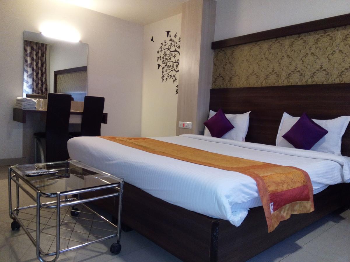 פאנבל Hotel Veer Residency מראה חיצוני תמונה
